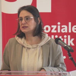 Serpil Midyatli, Fraktionsvorsitzende der SPD, spricht auf dem Landesparteitag.