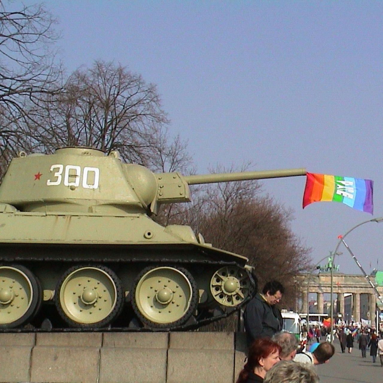 SWR2 Leben · Frieden schaffen, doch mit Waffen? Eine persönliche ...