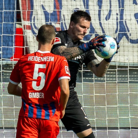 Heidenheims Keeper Kevin Müller in Aktion.