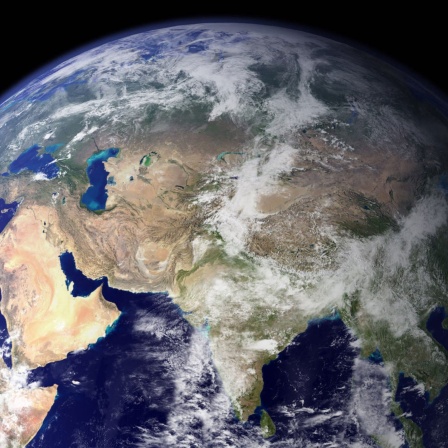 Europa, Nordafika und Asien sind auf einem NASA-Bild der Erde aus dem Weltall zu sehen.