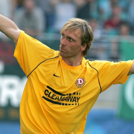 Ansgar Brinkmann bejubelt sein Tor im Elfmeterschießen am 21.08.2005 im Leipziger Zentralstadion.