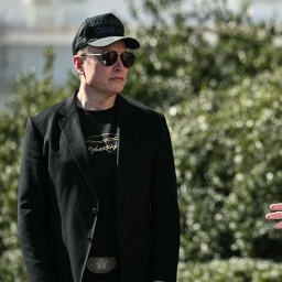US-Präsident Donald Trump (r) und Tesla-CEO Elon Musk bei einer Pressekonferenz im Garten des Weißen Hauses (11.03.2025)