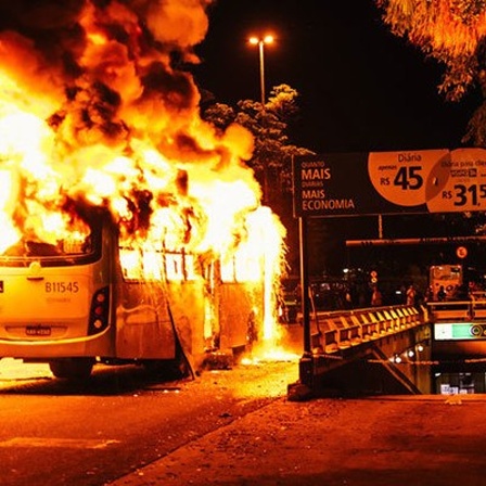 Gewalt beim Generalstreik in Brasilien: In Rio de Janeiro wurden Busse angezündet