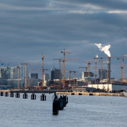 Im alten Baakenhafen im Hamburger Hafen wird viel gebaut. Ein neues Viertel entsteht.