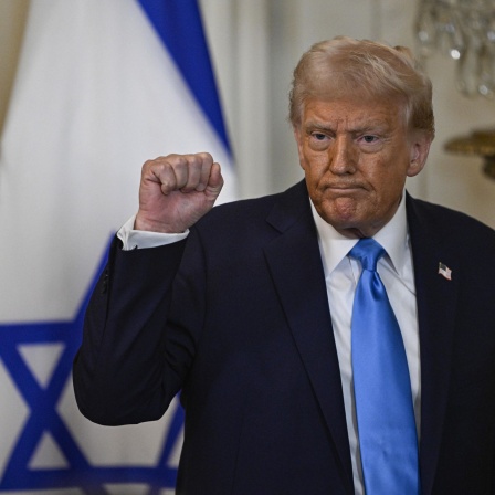 US-Präsident Donald Trump vor der israelischen Flagge