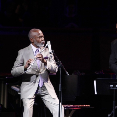 Hubert Laws und Ron Carter spielen auf der Bühne der Rose Hall im Lincoln Center, bei den NEA Jazz Masters Awards 2012.