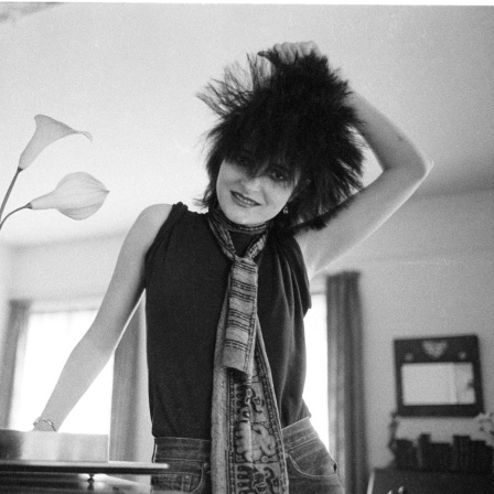 Siouxsie von Siouxsie And The Banshess fasst sich in die Haare | Bild: Renta/Photoshot Picture Shows
