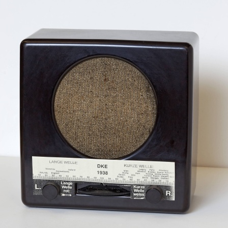 Volksempfänger DKE 38, deutscher Kleinempfänger aus der NS-Zeit, von 1938, Radiomuseum Duisburg