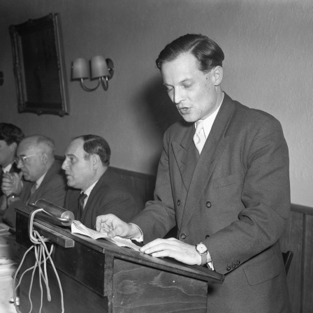 Porträt des Philosophen Wolfgang Harich aus 1954.