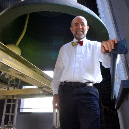"Der Glockenturm ist ein einmaliger Arbeitsplatz." | Jeffrey Bossin spielt das Carillon in Berlin