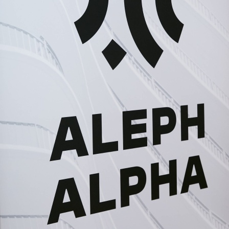 Logo und Schriftzug des deutschen Jungunternehmen &#034;Aleph Alpha&#034; im Bereich der künstlichen Intelligenz mit Sitz in Heidelberg.