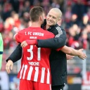 Robin Knoche und Timo Baumgartl (Union) bejubeln den Sieg gegen Wolfsburg