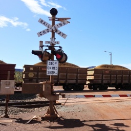 Eisenerz-Zugwaggons in Australien, 2022.