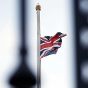 Dei britische Nationalflagge weh auf Halbmast.