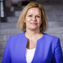 Bundesinnenministerin Nancy Faeser, SPD, vor einer Treppe