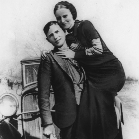 Foto von Bonnie Parker und Clyde Barrow im März 1933, von der Polizei in Missouri gefunden.