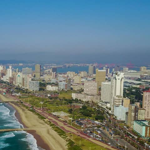 Blick auf den Strand der südafrikanischen Stand Durban (Foto: imago/Xinhua)