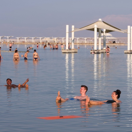 Baden im Toten Meer