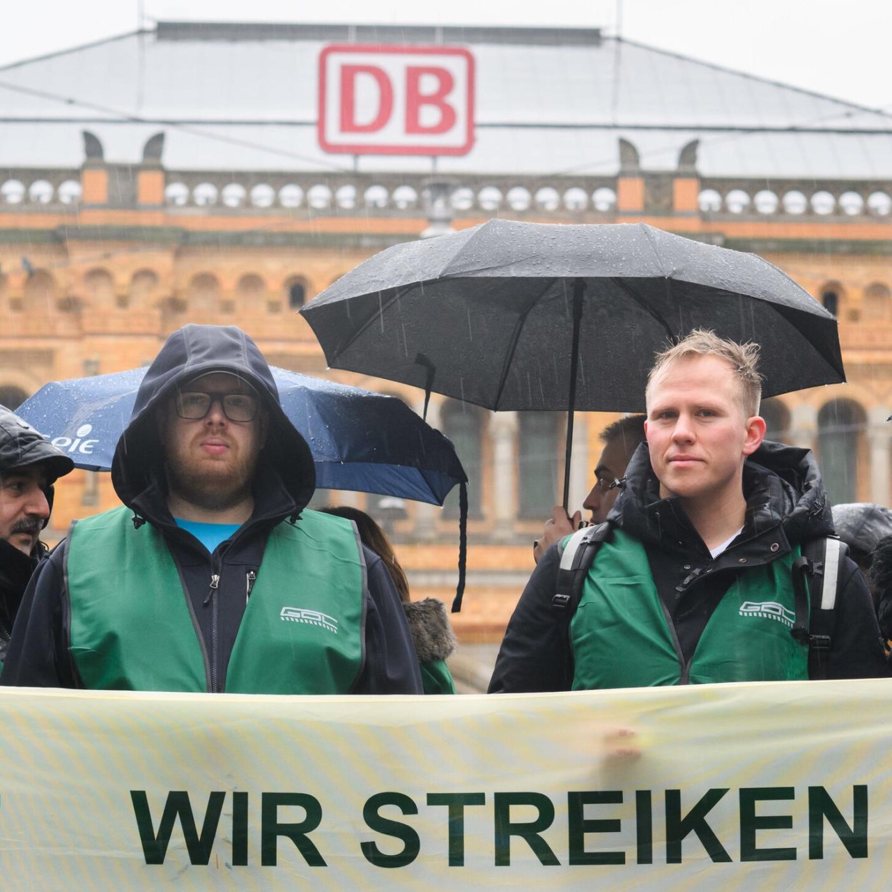 BR24 Thema des Tages · Schon wieder Streiks bei der Bahn · Podcast in ...