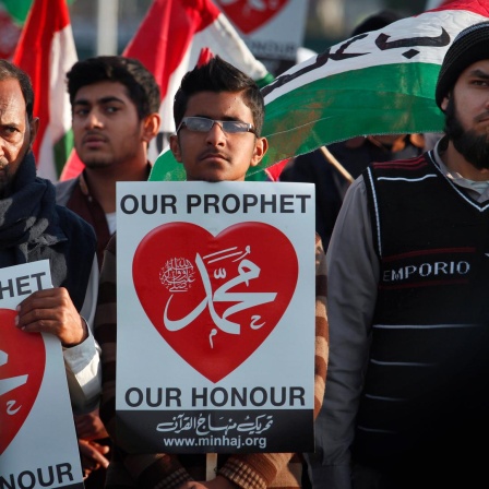 Januar 2015: Anhänger der pakistanischen Partei Awami Tehreek nehmen in Islamabad an einer Kundgebung teil, um die französische Zeitschrift „Charlie Hebdo“ für die Veröffentlichung von Karikaturen des Propheten Mohammed zu verurteilen