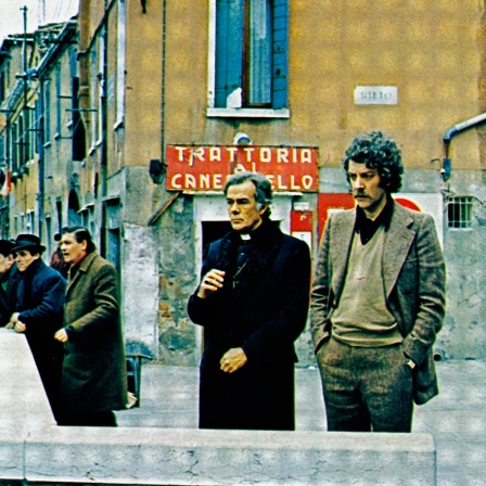 Donald Sutherland und Massimo Serrato in: "Wenn die Gondeln Trauer tragen"