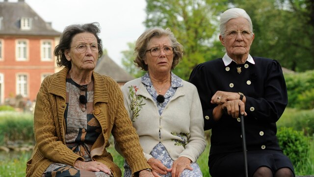 Die Janssen-Schwestern Martha (Gertrud Roll, li.), Betty (Jutta Speidel) und Hiltrud (Hildegard Schmahl, re.).