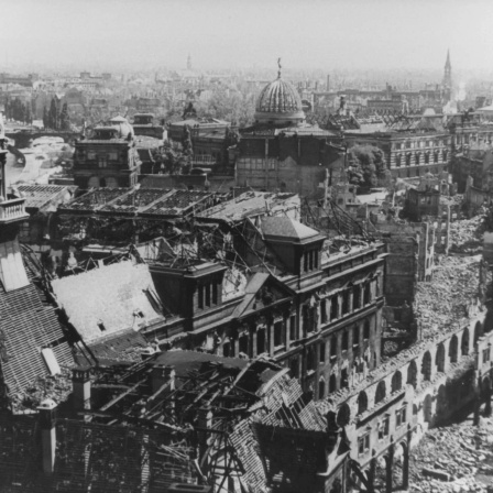 Blick auf das fast völlig zerstörte Stadtzentrum von Dresden.