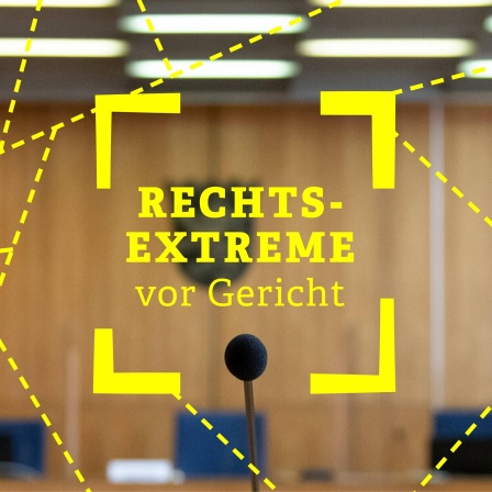 Das Foto eines Gerichtssaal, darüber der Schriftzug "Rechtsextreme vor Gericht"