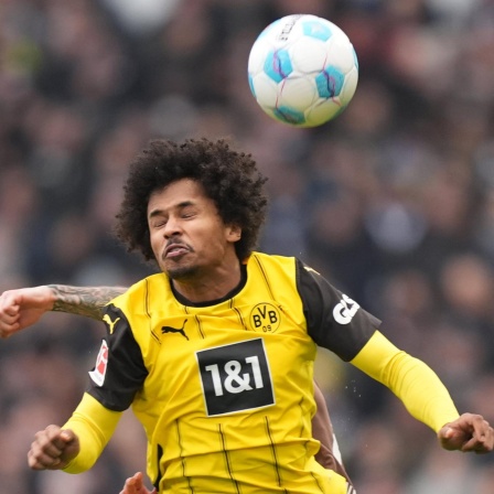Adeymi im Kopfballduell