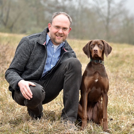 Prof. Dr. Achim Gruber – mit Hund; © Privat