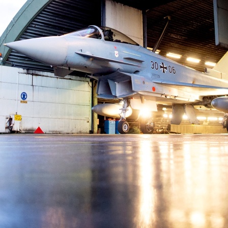 Ein Kampfflugzeug vom Typ Eurofighter Typhoon der Luftwaffe 