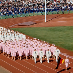 Einmarsch Gesamtdeutsche Mannschaft ins Olympiastadion (Bild: rbb / IOC)
