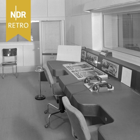 Regieraum IV des Hörspielstudios im Funkhaus Hamburg-Rothenbaum, 1951.