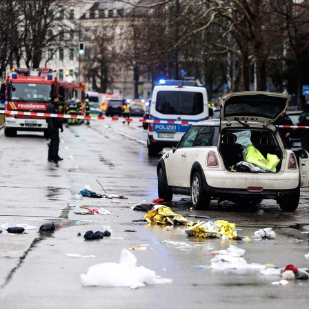 Mutmaßlicher Anschlag in München: Auto fährt in Menschenmenge