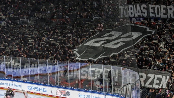 Sportschau - Eisbären Berlin Verabschieden Tobias Eder Mit Sieg