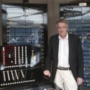 Horst Zuse (Sohn Konrad Zuse) zeigt den Nachbau des weltweit ersten Computers Z3