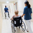 Symbolbild Pflegenotstand: In Deutschland fehlen 200.000 Pflegekräfte