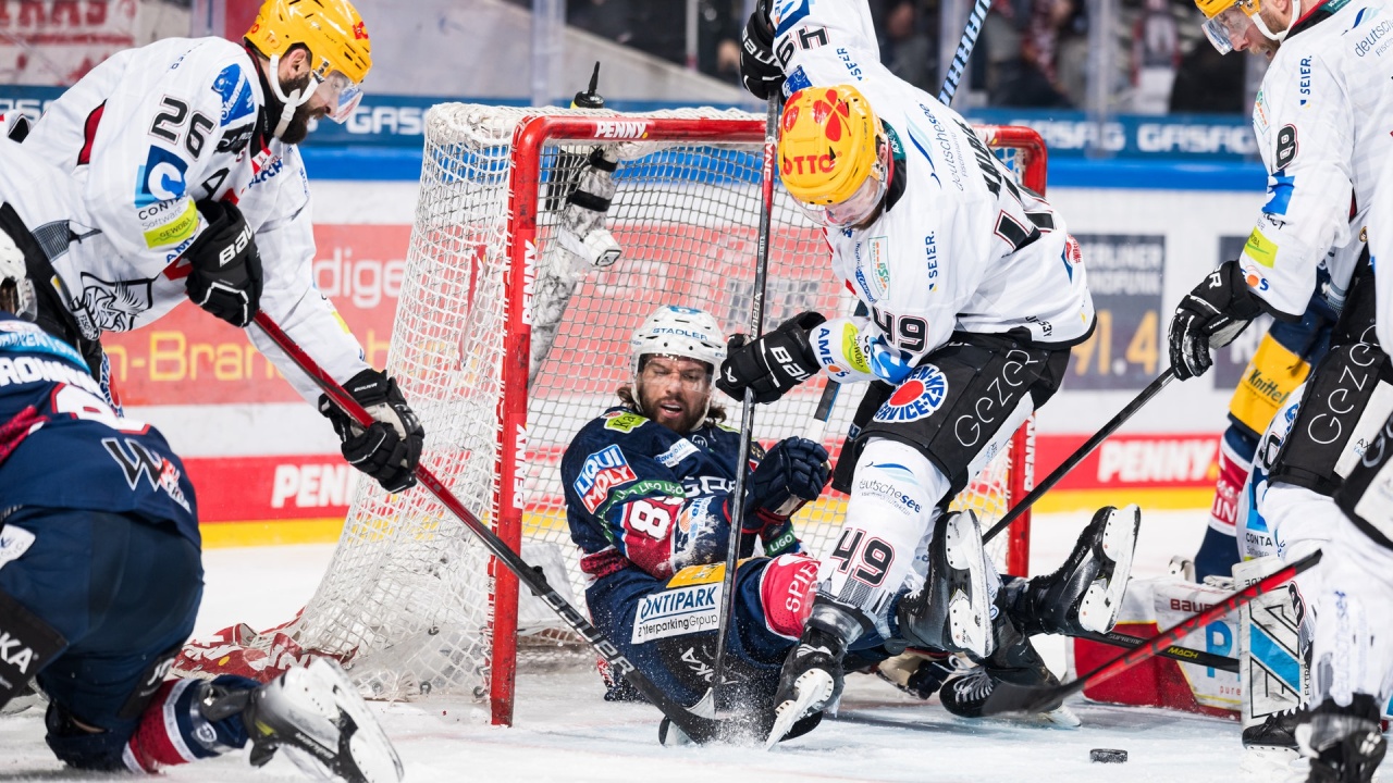 Fischtown Pinguins gegen Eisbären Berlin in den Eishockey-Play-offs