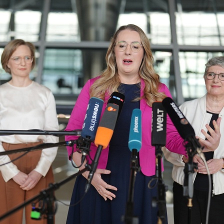 Der Partei- und Fraktionsvorstand der Grünen im Bundestag, Felix Banaszak, Franziska Brantner, Katharina Dröge und Britta Haßelmann