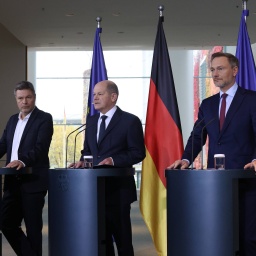 Bundeskanzler Olaf Scholz , Bundeswirtschaftsminister Robert Habeck und Bundesfinanzminister Christian Lindner bei einer Pressekonferenz