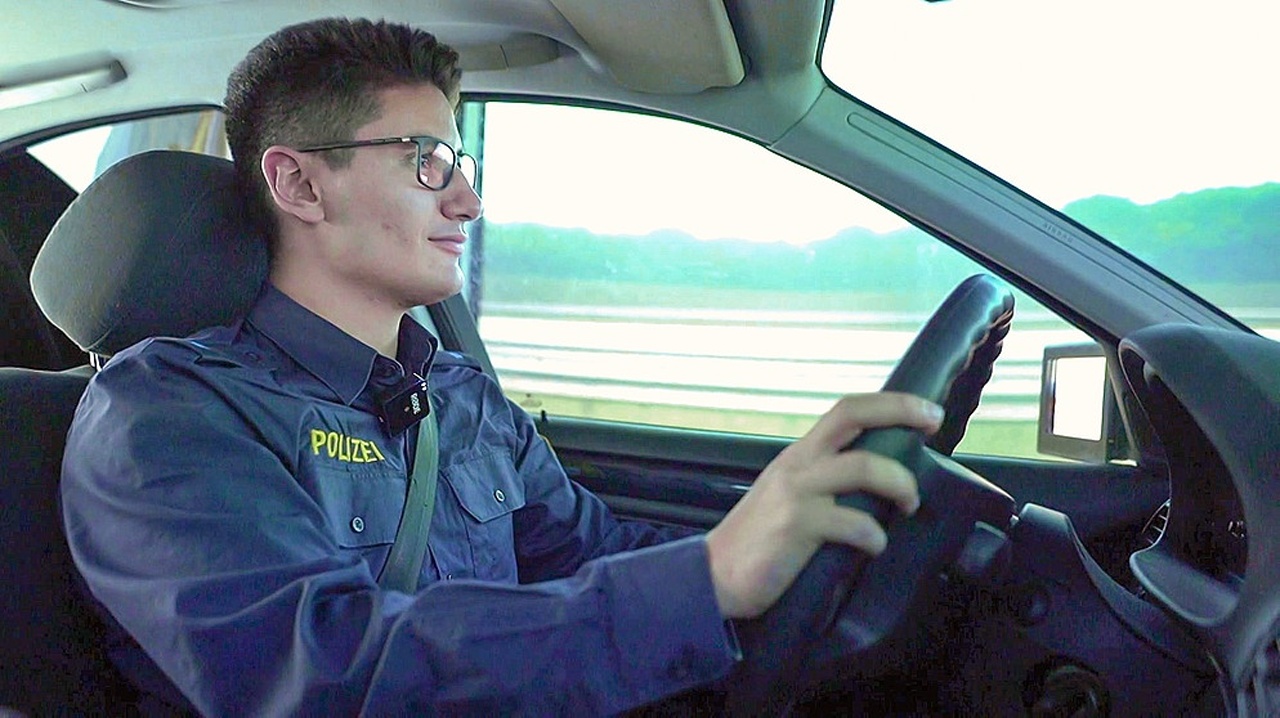 Einsatzfahrten - Wie schnell darf ein Polizeiauto unterwegs sein? (Folge 7)