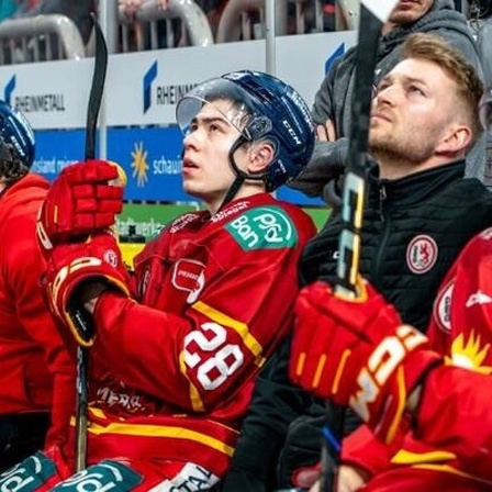 Spieler der Düsseldorfer EG nach dem Abstieg