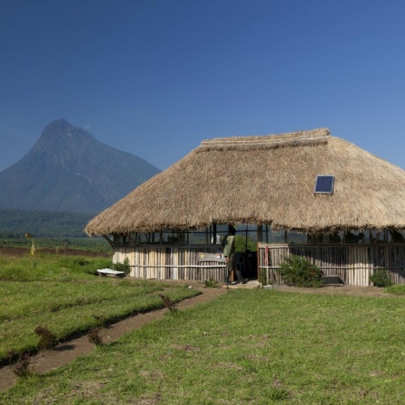 Hütte der Parkranger des Virunga-Nationalparks am Fuße des Vulkans Mikeno