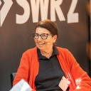 Die Medienkünstlerin Ulrike Rosenbach bei SWR2 Zeitgnossen-Gespräch auf der art KARLSRUHE 2022