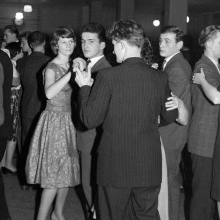 Tanzpaare bei einer Veranstaltung der Universität Jena, 1960