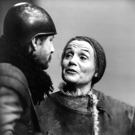 Die Schauspielerin Gisela May in der Hauptrolle des Brecht-Klassikers "Mutter Courage und ihre Kinder" 1978 am Berliner Ensemble in Ost-Berlin (DDR).