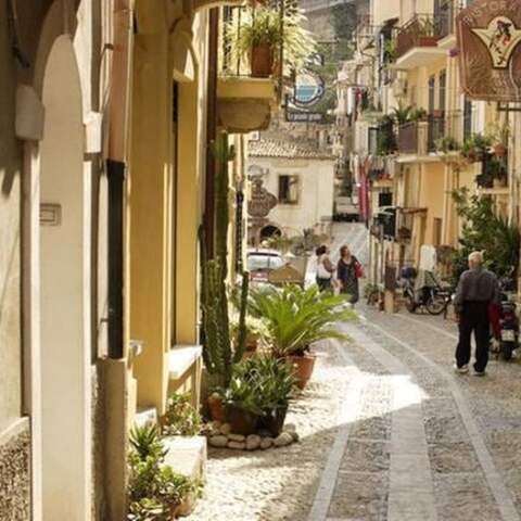 Kleine Gasse eines kalabrischen Dorfes