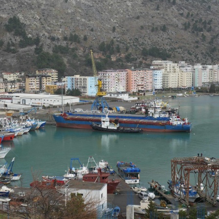 Ansicht über den Hafen von Shengjin.