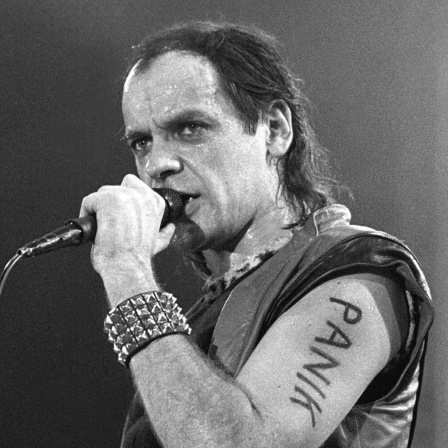 Udo Lindenberg, 03/1984 bei einem Auftritt, sw Bild