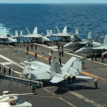 Das Flugdeck des Flugzeugträgers USS Theodore Roosevelt